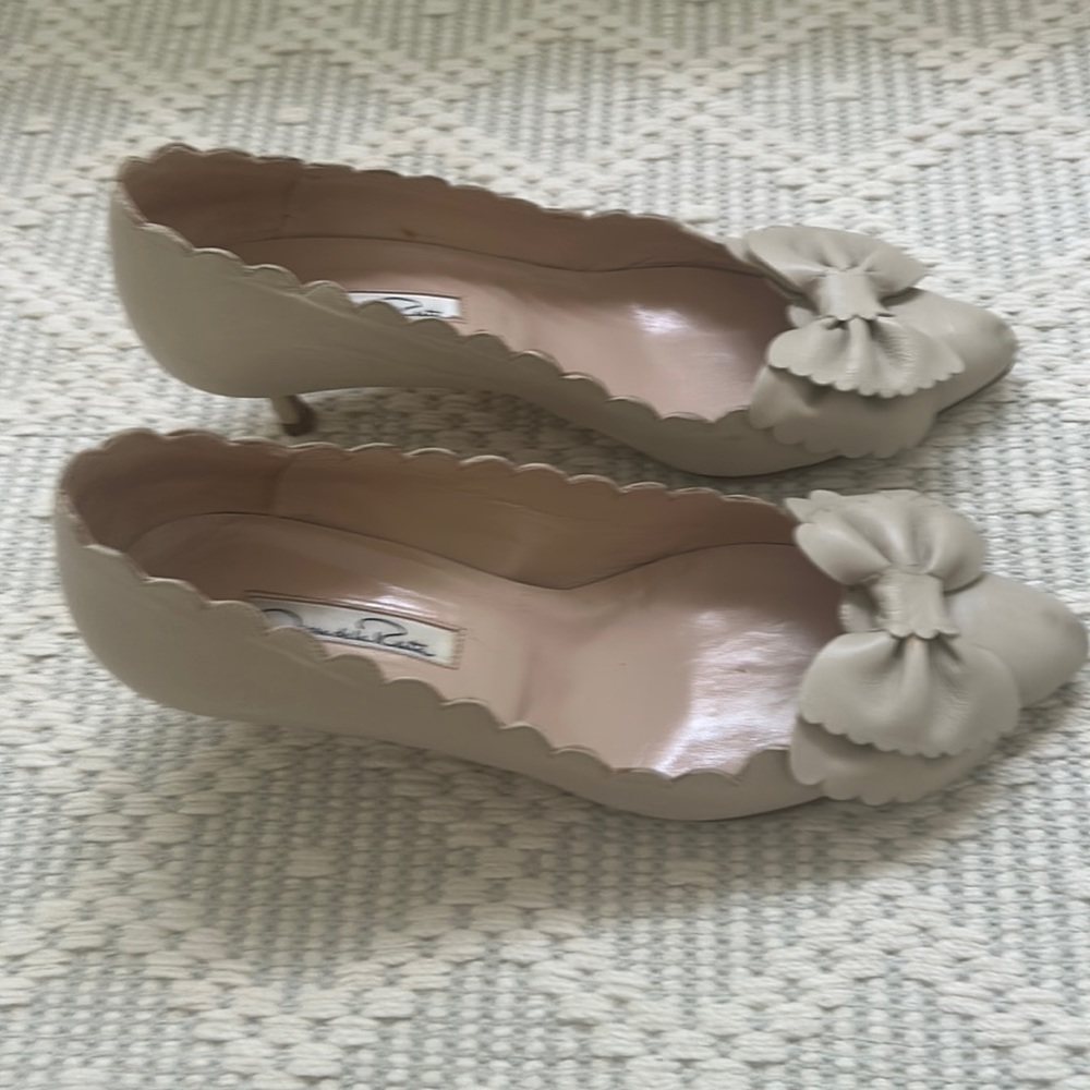 Oscar de la renta bow heels